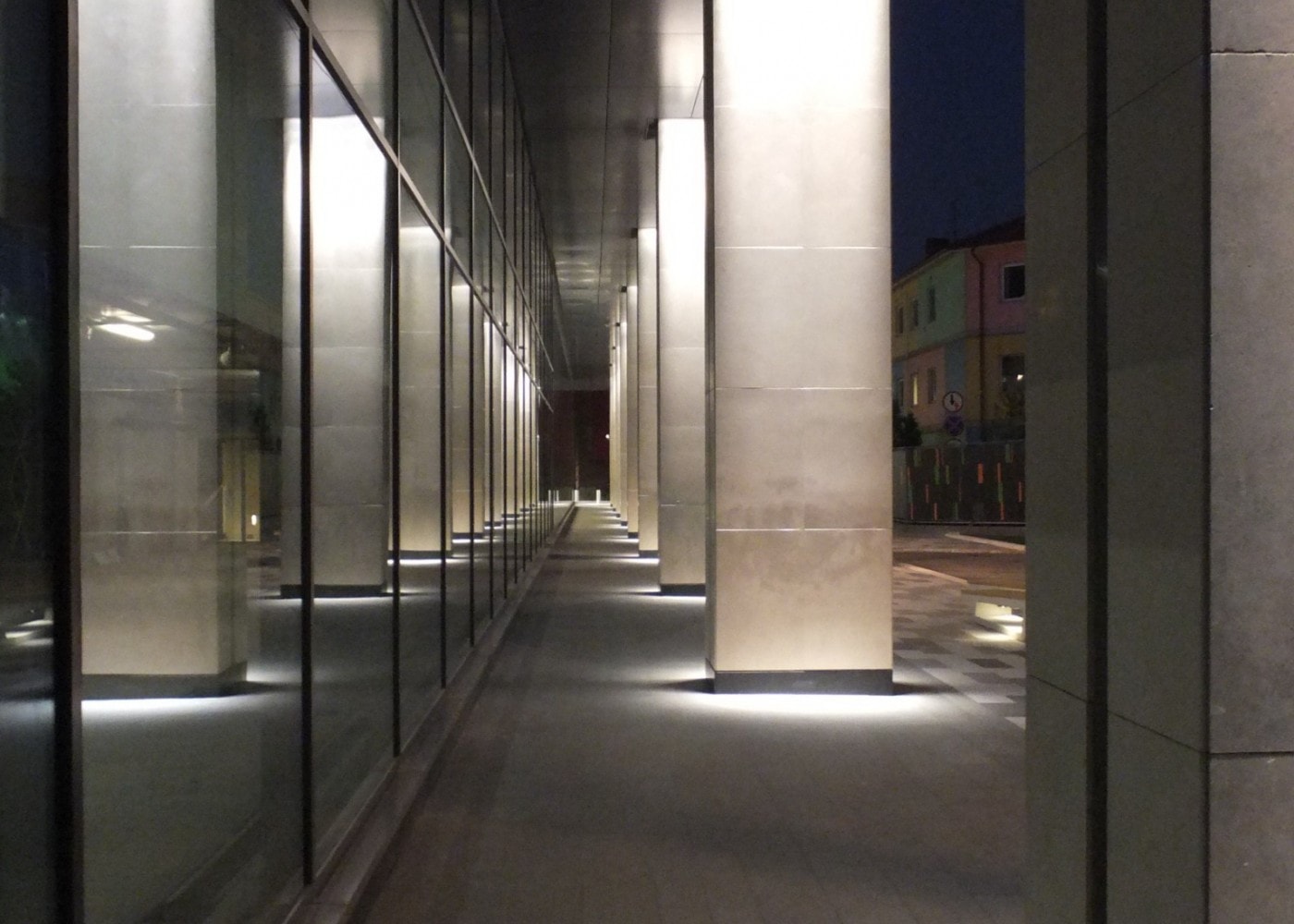 commercial lighting design: exterior walkway