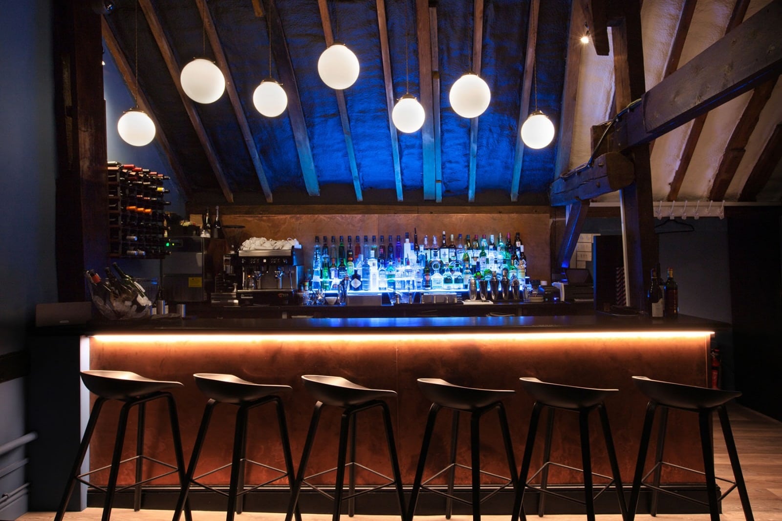 restaurant lighting design: Loft bar area