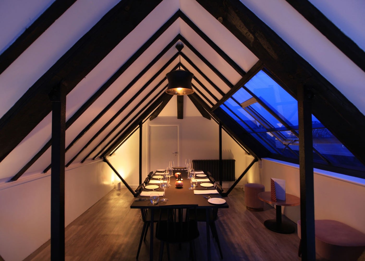 restaurant lighting design: Loft dining area