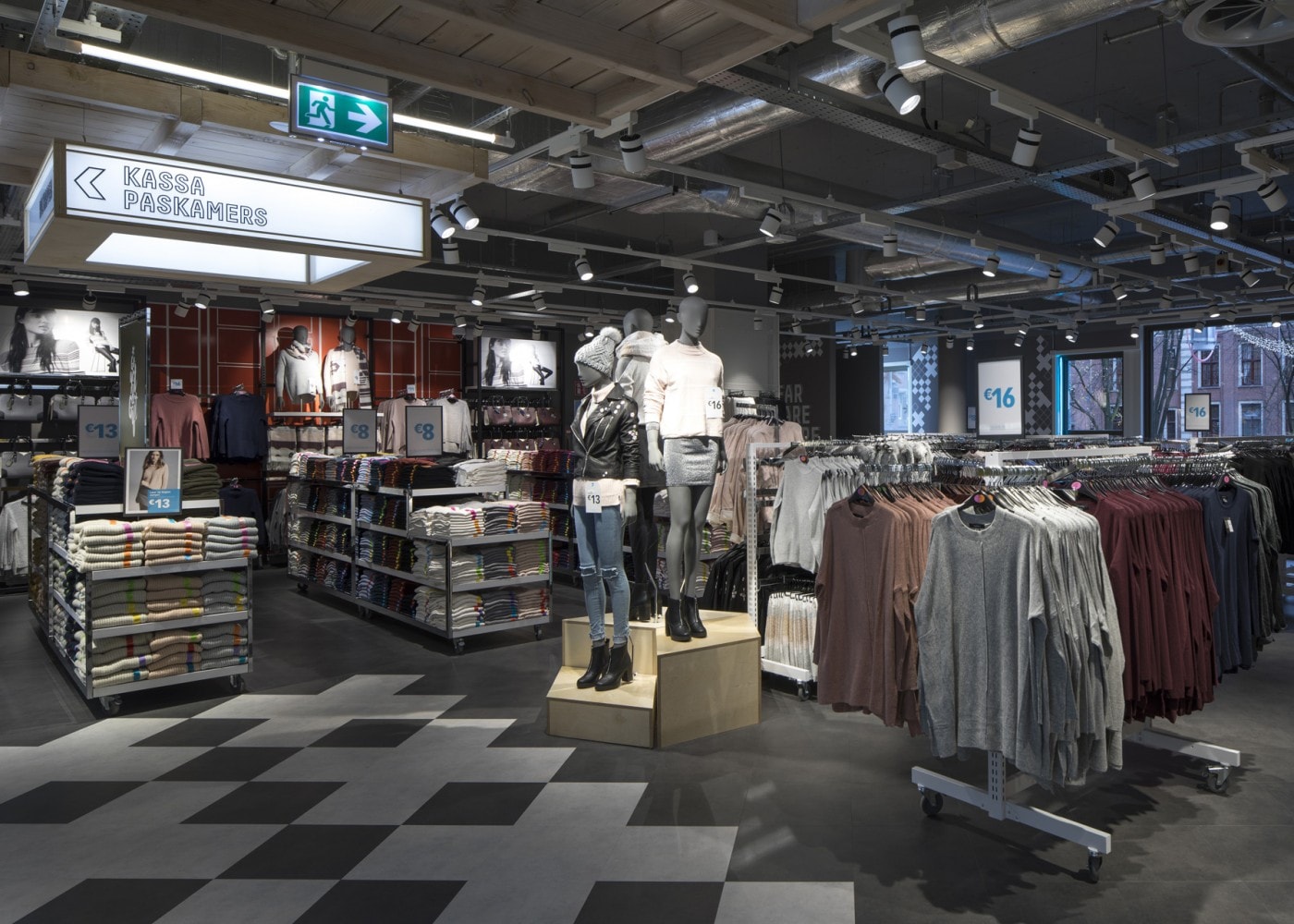 retail lighting design: Primark Amsterdam Ladieswear
