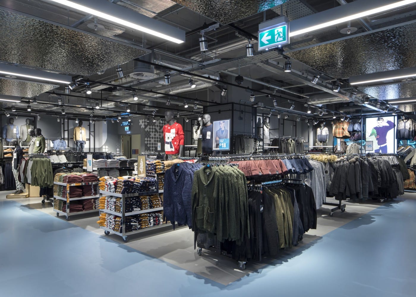 retail lighting design: Primark Amsterdam Menswear section