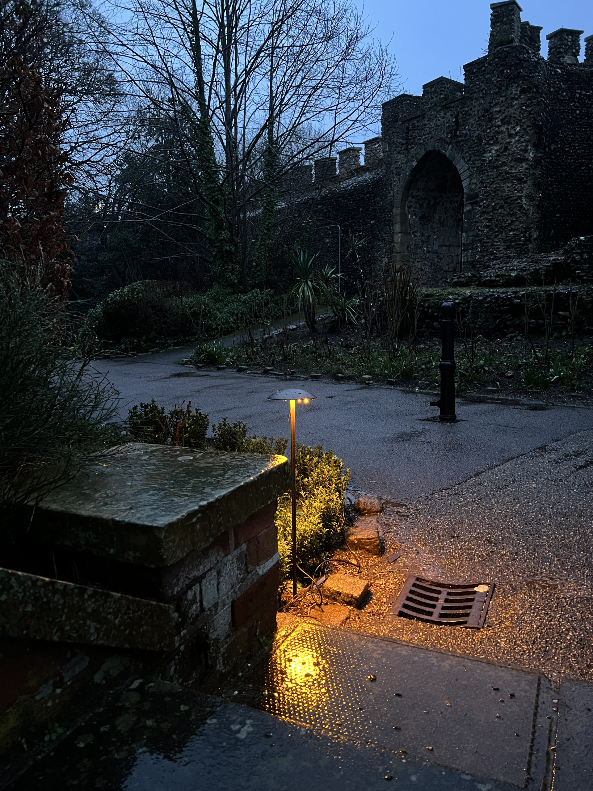 herford castle wall and walkway